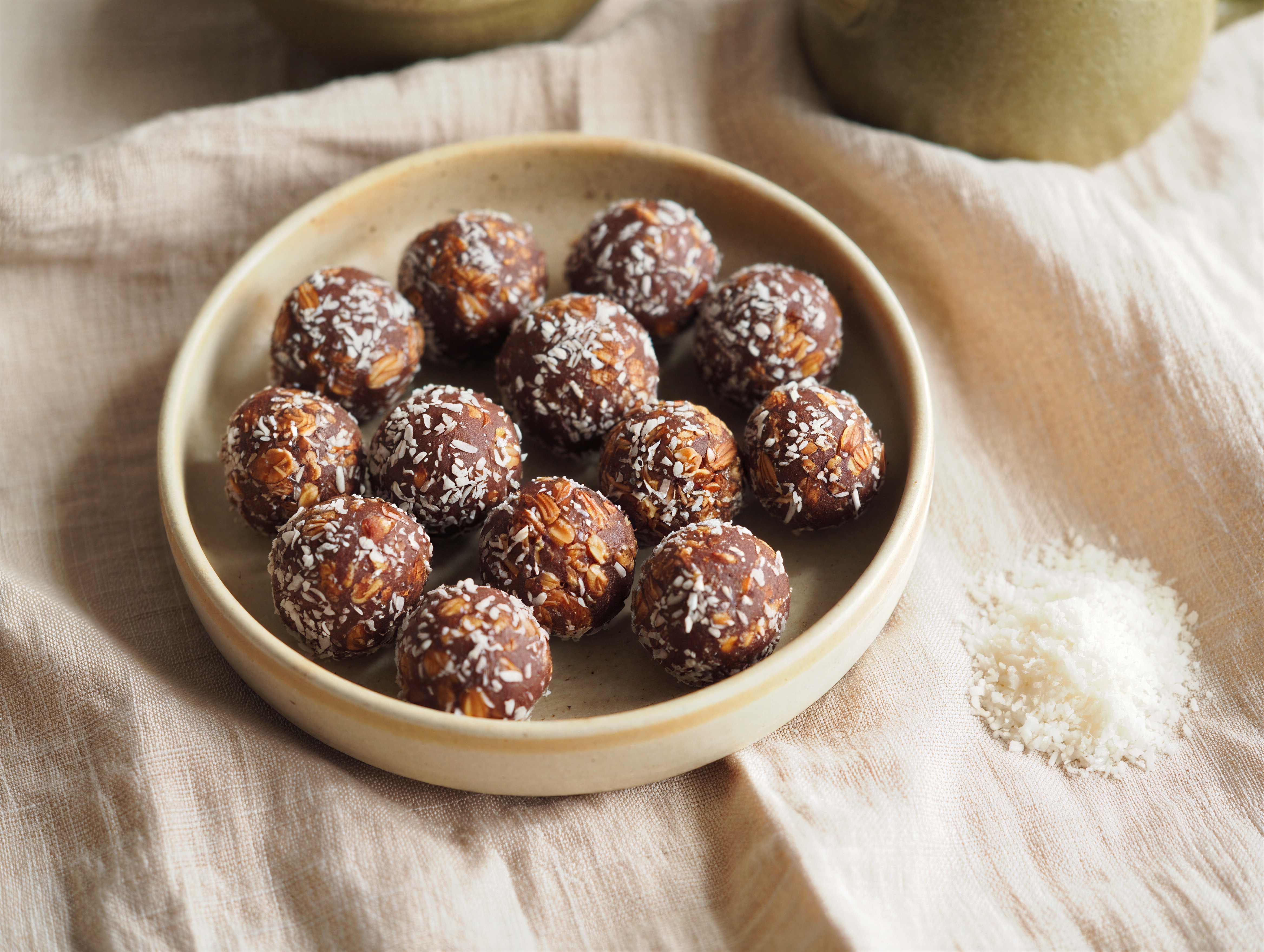 Date and almond energy bites